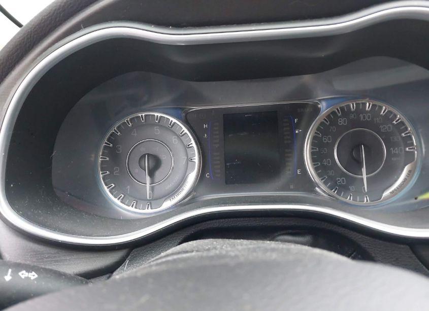 Photo 7 of 2016 Chrysler 200 LIMITED (VIN 1C3CCCAB1GN117741)