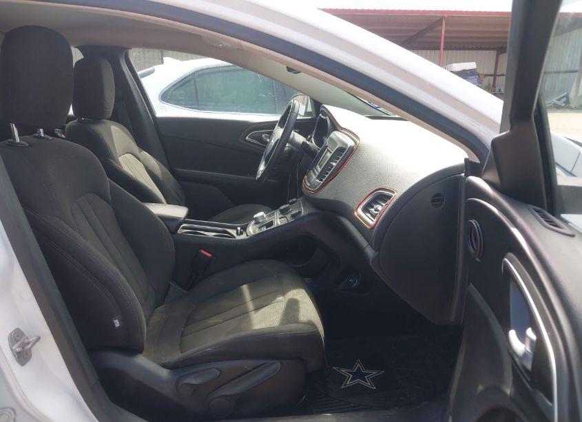 Photo 5 of 2016 Chrysler 200 LIMITED (VIN 1C3CCCAB1GN131218)