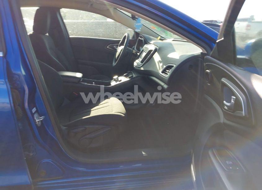 Photo 5 of 2016 Chrysler 200 LIMITED (VIN 1C3CCCAB1GN133423)