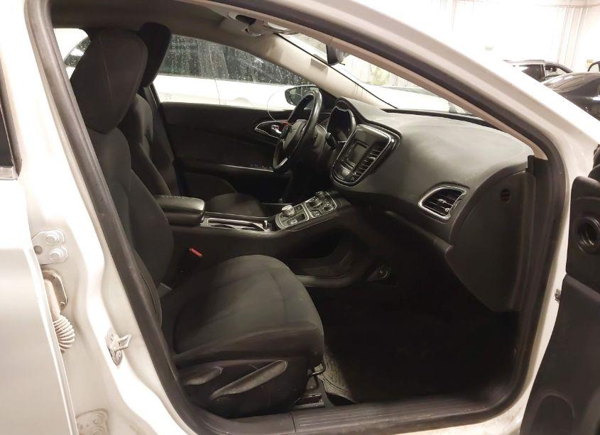 Photo 5 of 2016 Chrysler 200 LIMITED (VIN 1C3CCCAB1GN136743)