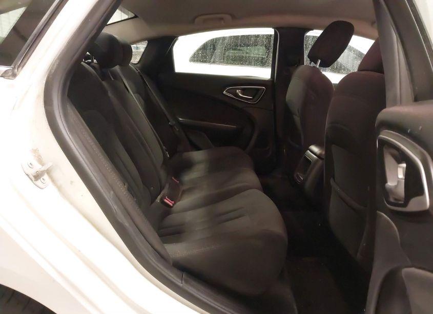 Photo 8 of 2016 Chrysler 200 LIMITED (VIN 1C3CCCAB1GN136743)