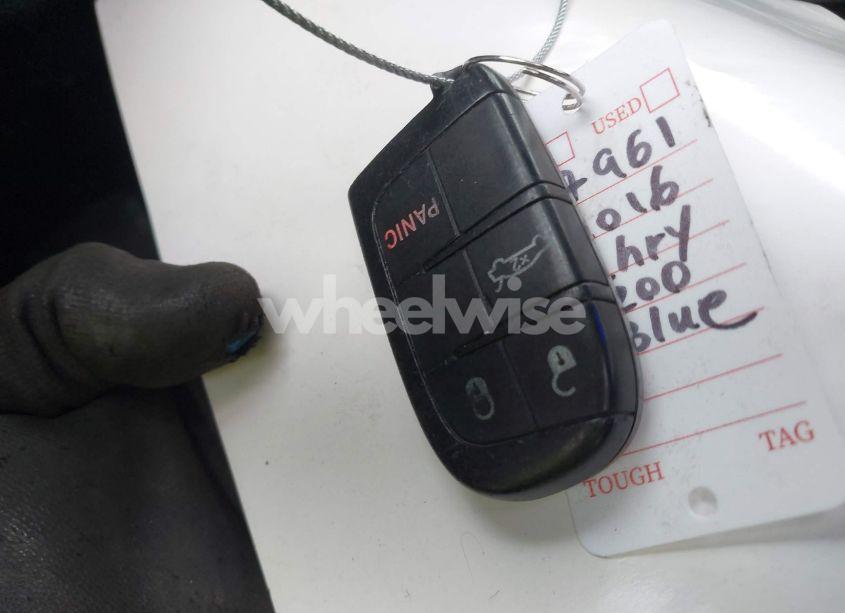 Photo 11 of 2016 Chrysler 200 LIMITED (VIN 1C3CCCAB1GN167796)