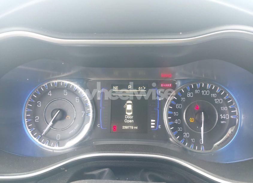 Photo 7 of 2016 Chrysler 200 LIMITED PLATINUM (VIN 1C3CCCAB1GN189572)