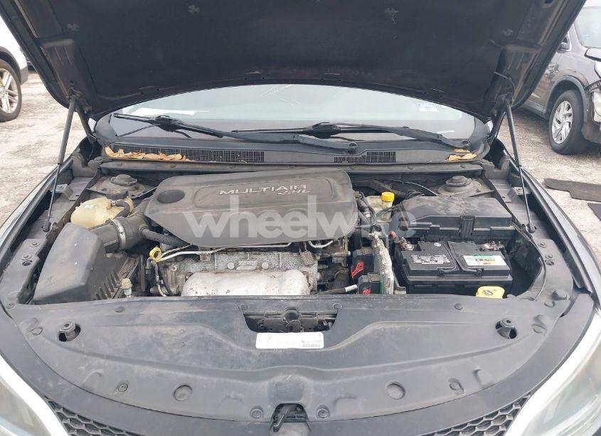 Photo 10 of 2015 Chrysler 200 LIMITED (VIN 1C3CCCAB2FN567798)