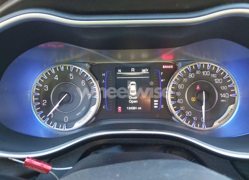 Photo 7 of 2015 Chrysler 200 LIMITED (VIN 1C3CCCAB2FN568224)