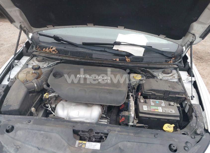 Photo 10 of 2015 Chrysler 200 LIMITED (VIN 1C3CCCAB2FN574282)