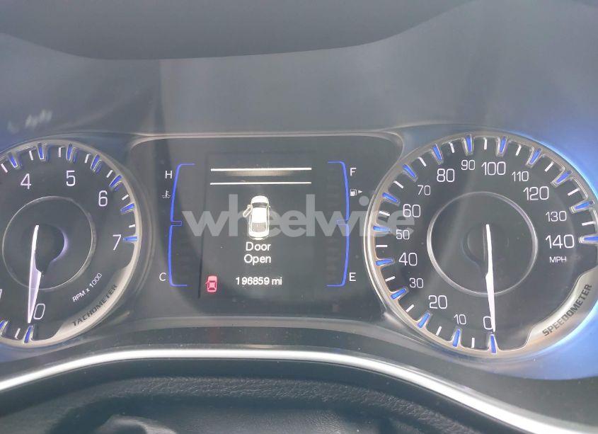 Photo 7 of 2015 Chrysler 200 LIMITED (VIN 1C3CCCAB2FN574282)