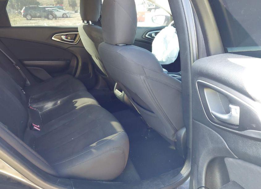 Photo 8 of 2015 Chrysler 200 LIMITED (VIN 1C3CCCAB2FN598341)