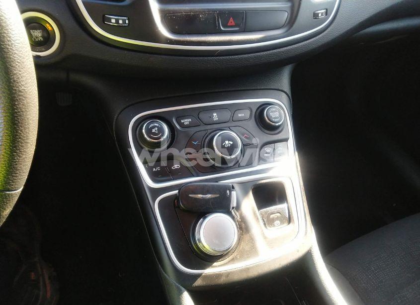 Photo 11 of 2015 Chrysler 200 LIMITED (VIN 1C3CCCAB2FN622802)