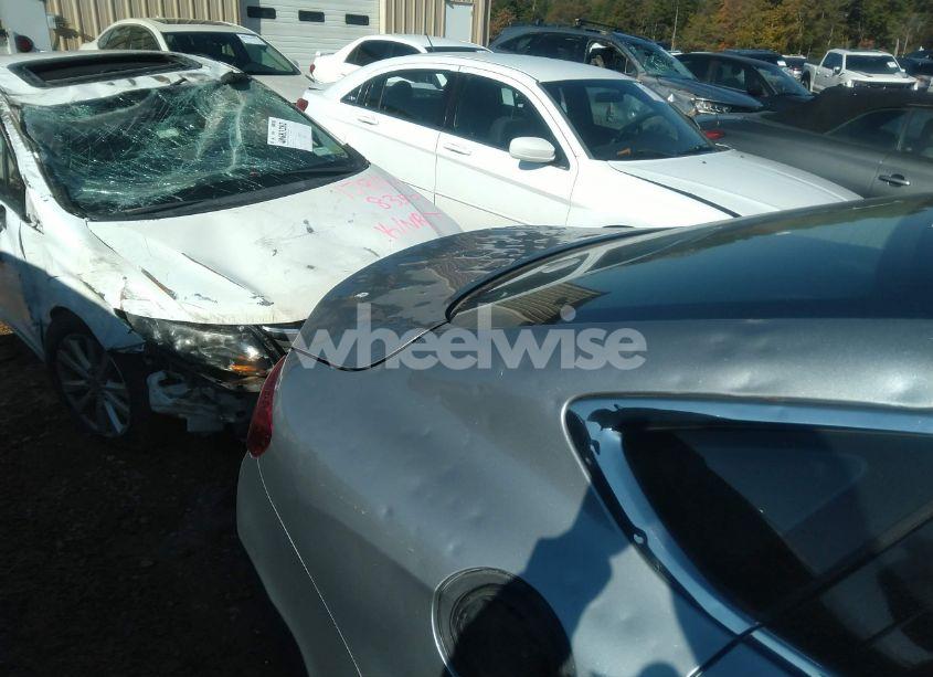 Photo 14 of 2015 Chrysler 200 LIMITED (VIN 1C3CCCAB2FN622802)