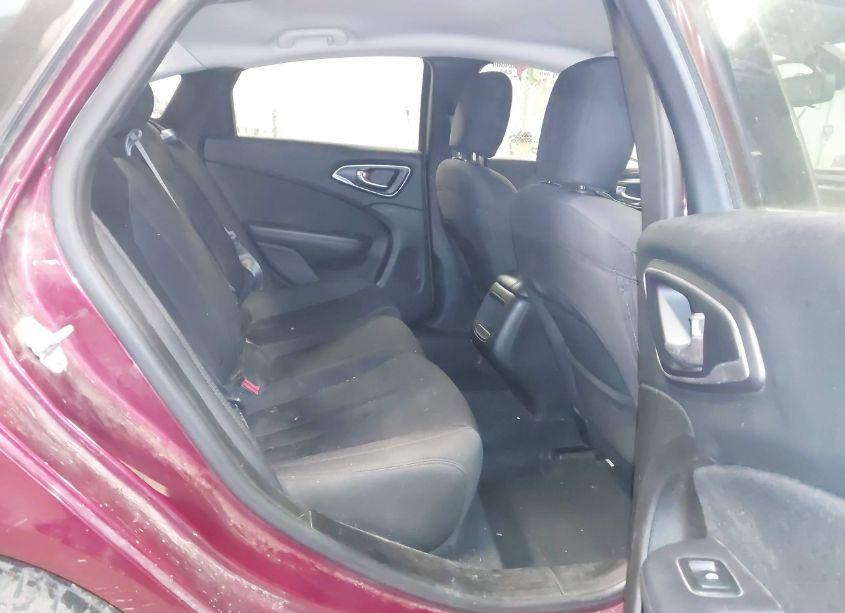 Photo 8 of 2015 Chrysler 200 LIMITED (VIN 1C3CCCAB2FN637266)