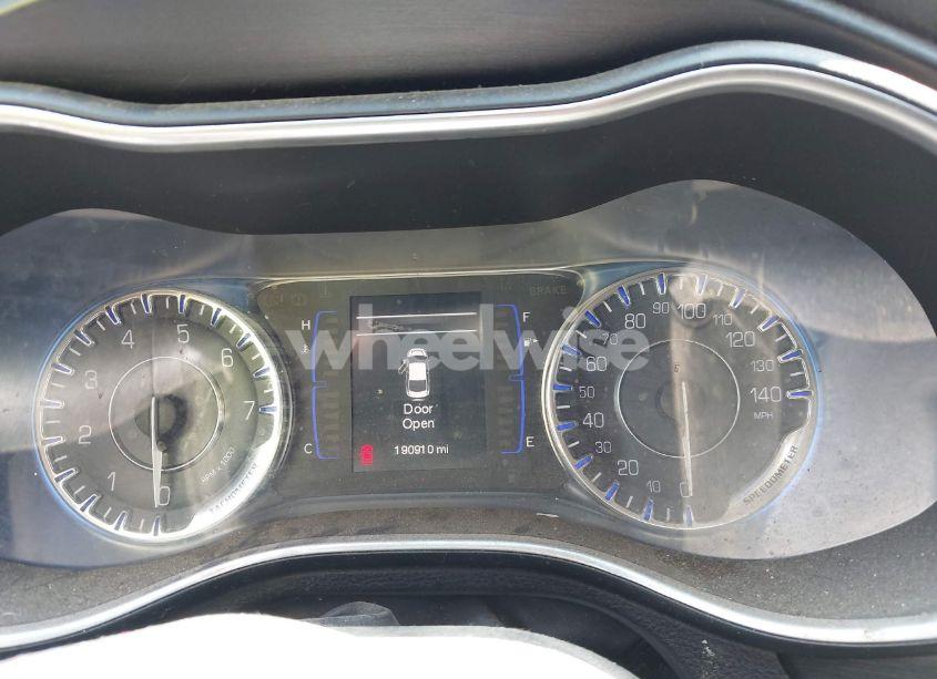 Photo 7 of 2015 Chrysler 200 LIMITED (VIN 1C3CCCAB2FN648025)