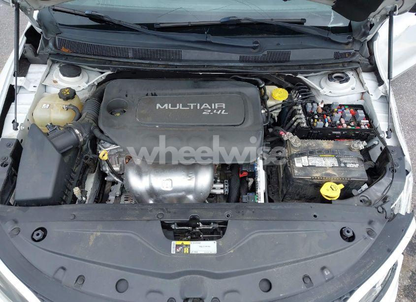 Photo 10 of 2015 Chrysler 200 LIMITED (VIN 1C3CCCAB2FN649675)