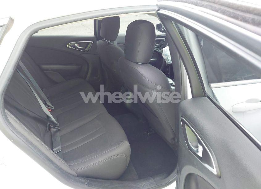 Photo 8 of 2015 Chrysler 200 LIMITED (VIN 1C3CCCAB2FN649675)