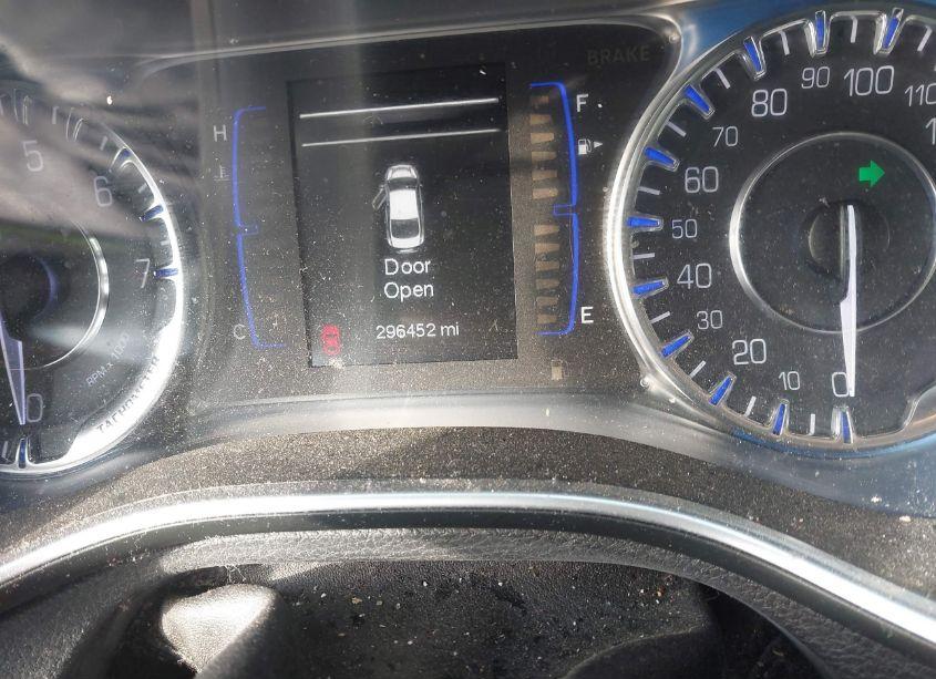 Photo 16 of 2015 Chrysler 200 LIMITED (VIN 1C3CCCAB2FN660997)