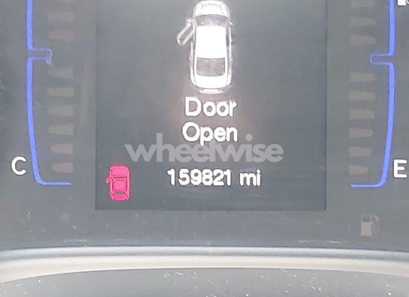 Photo 7 of 2015 Chrysler 200 LIMITED (VIN 1C3CCCAB2FN685219)