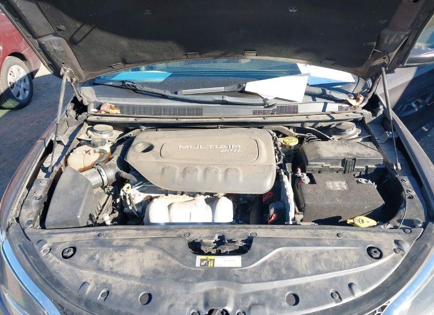 Photo 10 of 2015 Chrysler 200 LIMITED (VIN 1C3CCCAB2FN685396)