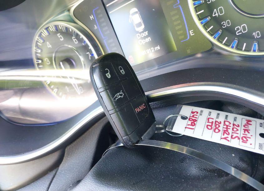 Photo 11 of 2015 Chrysler 200 LIMITED (VIN 1C3CCCAB2FN685396)