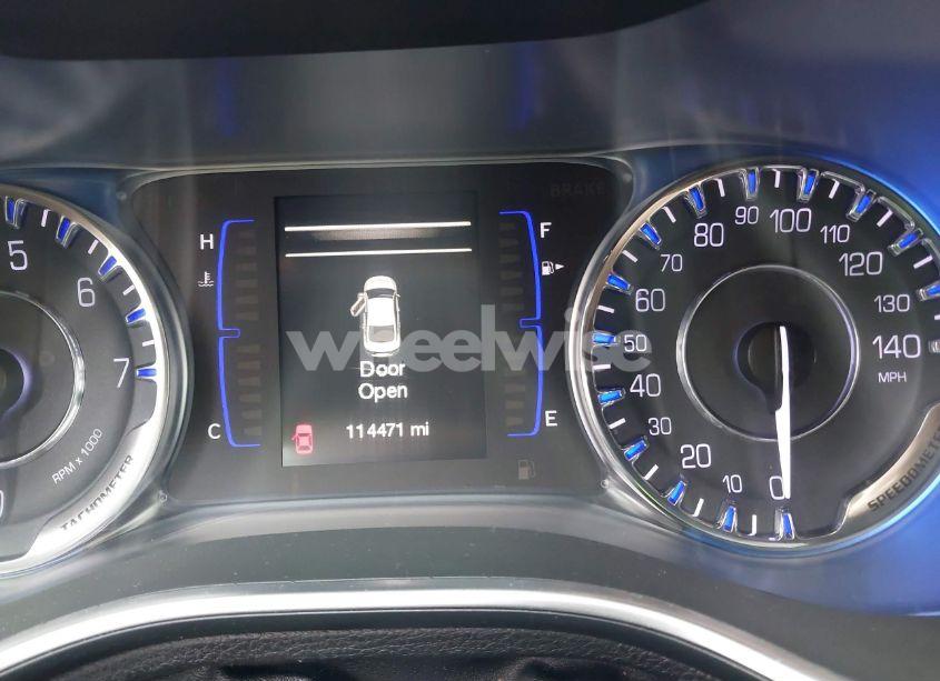 Photo 7 of 2015 Chrysler 200 LIMITED (VIN 1C3CCCAB2FN720504)