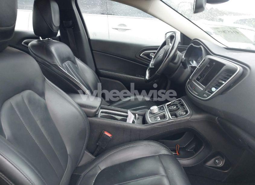 Photo 5 of 2016 Chrysler 200 LIMITED PLATINUM (VIN 1C3CCCAB2GN172098)