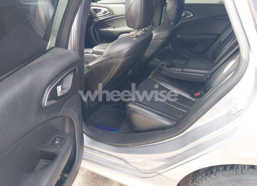 Photo 8 of 2016 Chrysler 200 LIMITED PLATINUM (VIN 1C3CCCAB2GN191931)