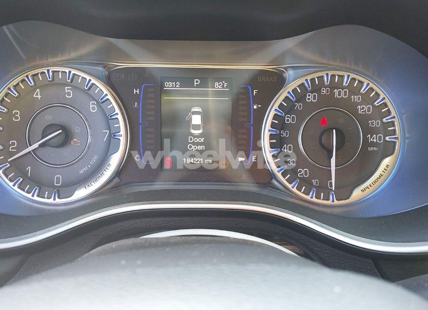 Photo 7 of 2015 Chrysler 200 LIMITED (VIN 1C3CCCAB3FN570323)