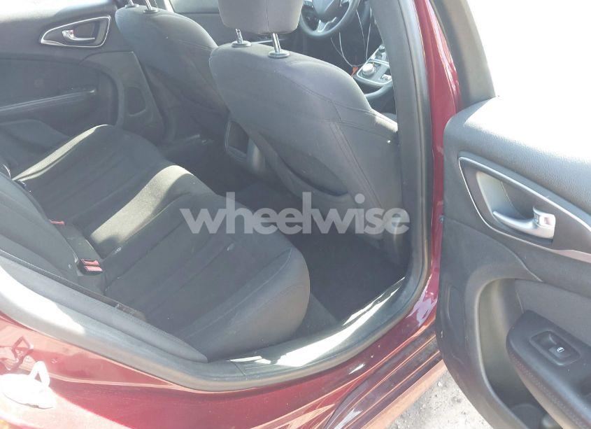 Photo 8 of 2015 Chrysler 200 LIMITED (VIN 1C3CCCAB3FN570323)