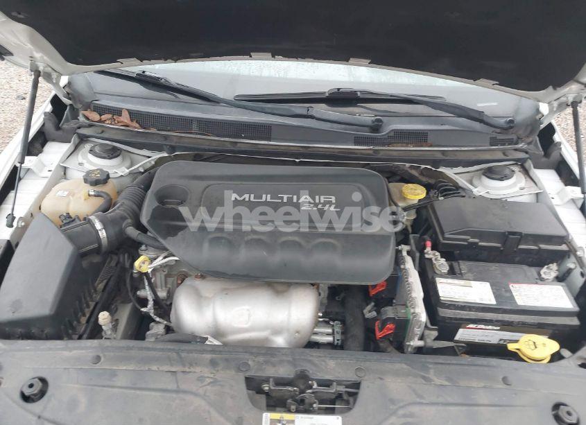 Photo 10 of 2015 Chrysler 200 LIMITED (VIN 1C3CCCAB3FN586487)