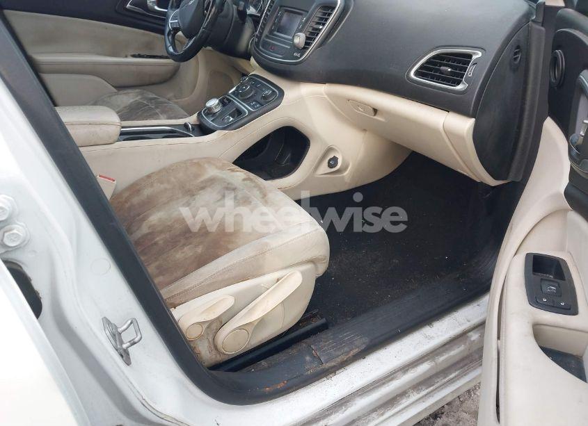 Photo 5 of 2015 Chrysler 200 LIMITED (VIN 1C3CCCAB3FN602543)