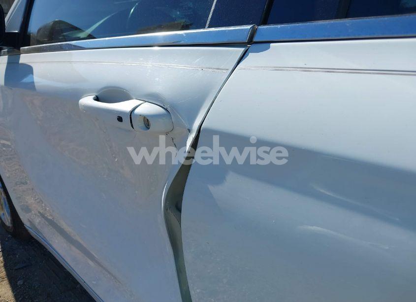 Photo 16 of 2015 Chrysler 200 LIMITED (VIN 1C3CCCAB3FN608469)