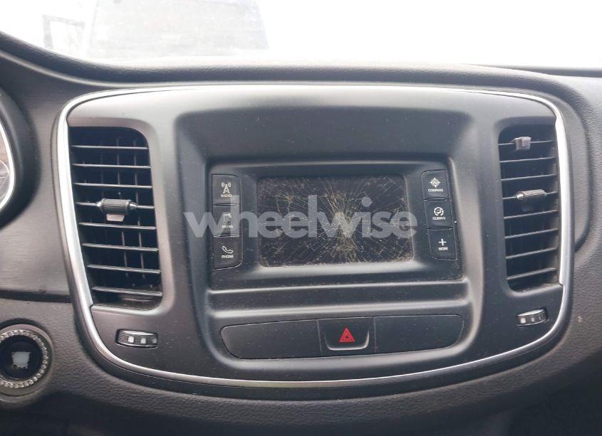 Photo 12 of 2015 Chrysler 200 LIMITED (VIN 1C3CCCAB3FN626695)