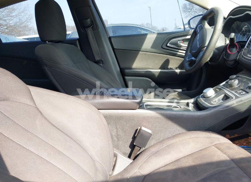 Photo 5 of 2015 Chrysler 200 LIMITED (VIN 1C3CCCAB3FN626695)