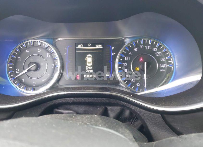 Photo 7 of 2015 Chrysler 200 LIMITED (VIN 1C3CCCAB3FN627653)