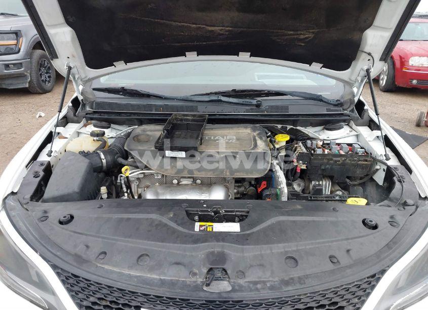 Photo 10 of 2015 Chrysler 200 LIMITED (VIN 1C3CCCAB3FN666758)