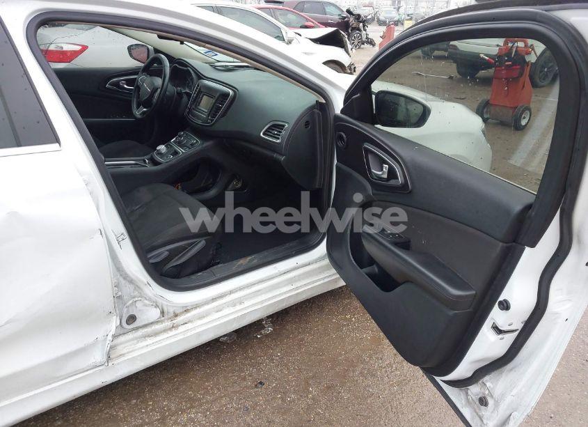 Photo 5 of 2015 Chrysler 200 LIMITED (VIN 1C3CCCAB3FN666758)