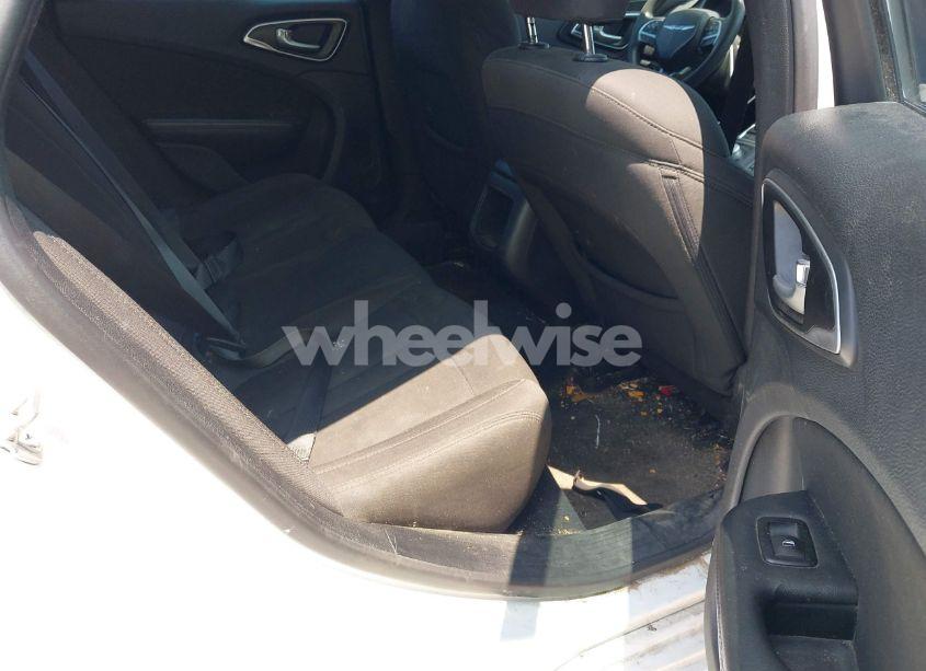 Photo 8 of 2015 Chrysler 200 LIMITED (VIN 1C3CCCAB3FN687299)