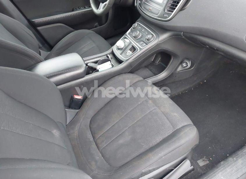 Photo 5 of 2015 Chrysler 200 LIMITED (VIN 1C3CCCAB3FN716929)
