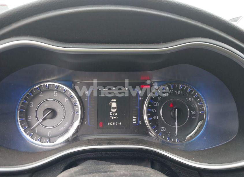 Photo 7 of 2015 Chrysler 200 LIMITED (VIN 1C3CCCAB3FN741667)