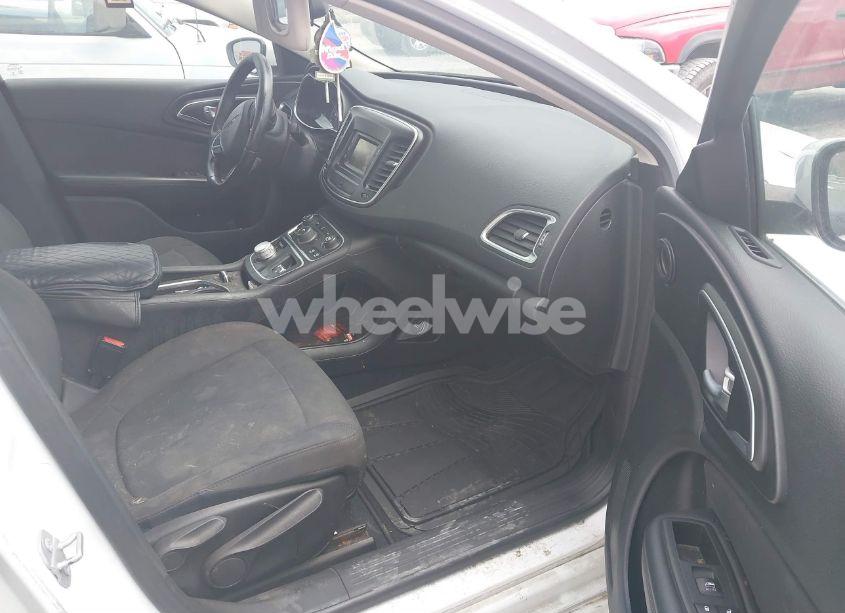 Photo 5 of 2016 Chrysler 200 LIMITED (VIN 1C3CCCAB3GN106062)