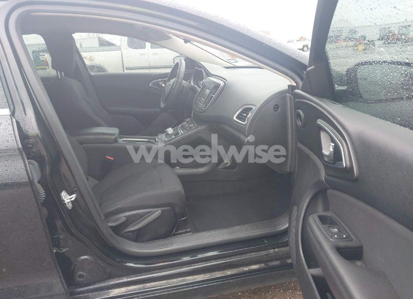 Photo 5 of 2016 Chrysler 200 LIMITED (VIN 1C3CCCAB3GN120351)