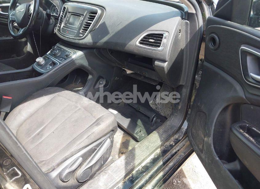 Photo 5 of 2016 Chrysler 200 LIMITED (VIN 1C3CCCAB3GN165144)