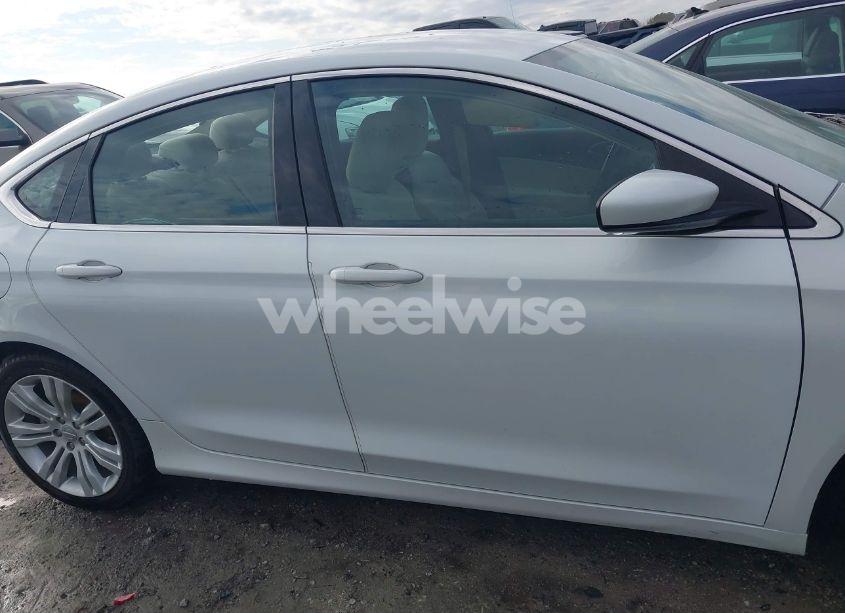 Photo 14 of 2015 Chrysler 200 LIMITED (VIN 1C3CCCAB4FN588815)