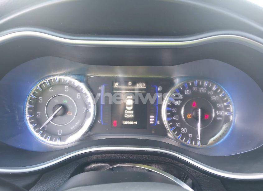 Photo 7 of 2015 Chrysler 200 LIMITED (VIN 1C3CCCAB4FN612630)