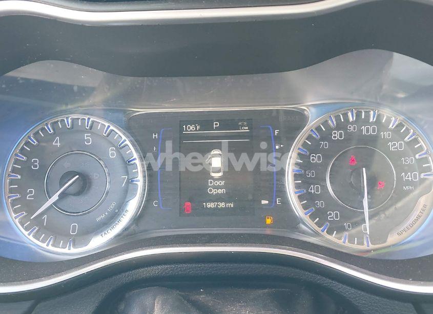 Photo 7 of 2015 Chrysler 200 LIMITED (VIN 1C3CCCAB4FN622820)