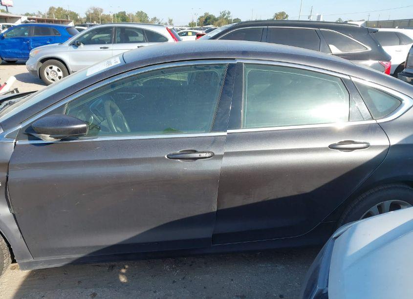 Photo 14 of 2015 Chrysler 200 LIMITED (VIN 1C3CCCAB4FN633011)