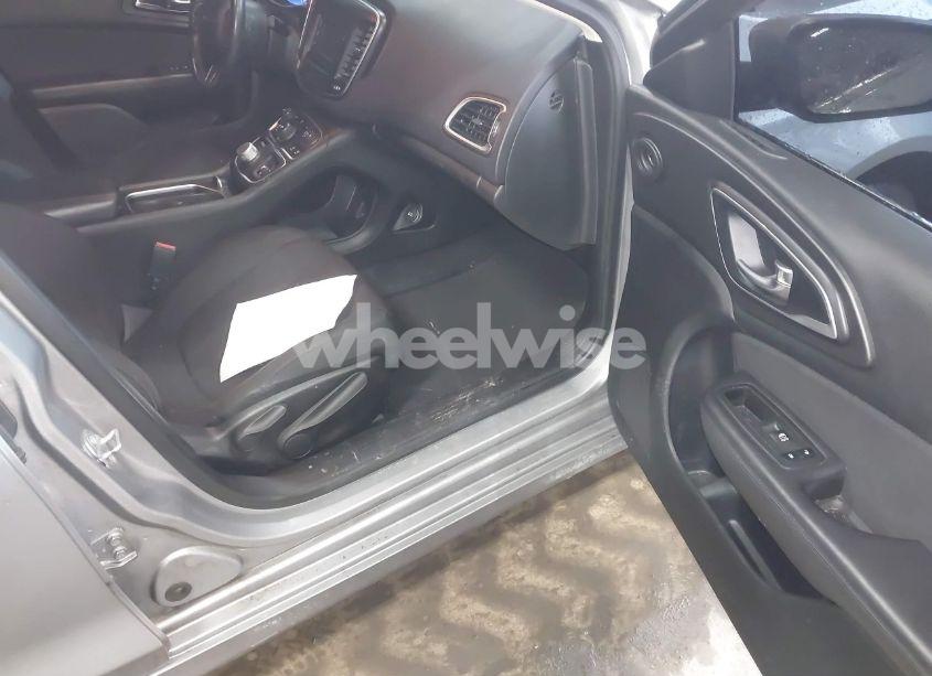 Photo 5 of 2015 Chrysler 200 LIMITED (VIN 1C3CCCAB4FN666400)