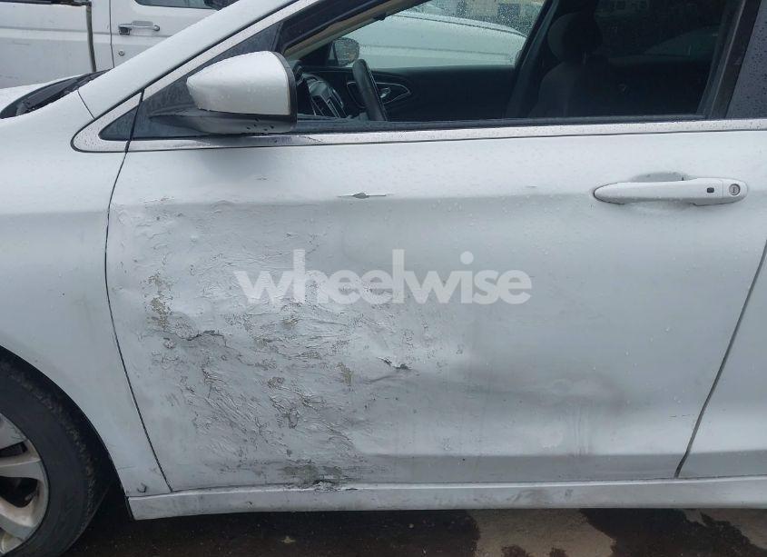 Photo 12 of 2015 Chrysler 200 LIMITED (VIN 1C3CCCAB4FN688445)