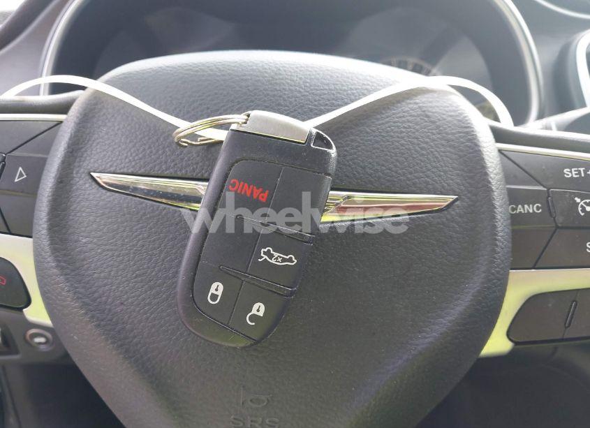 Photo 11 of 2015 Chrysler 200 LIMITED (VIN 1C3CCCAB4FN716597)