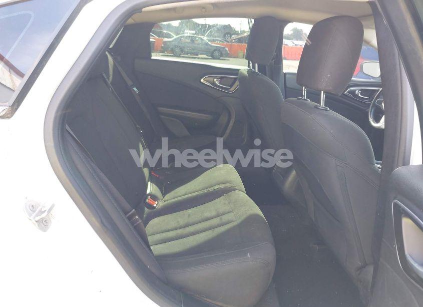 Photo 8 of 2015 Chrysler 200 LIMITED (VIN 1C3CCCAB4FN746280)