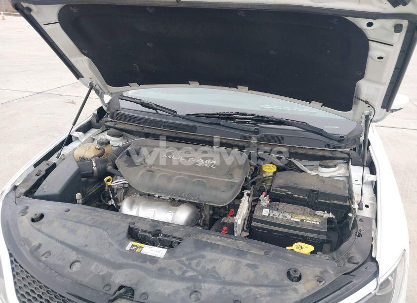 Photo 10 of 2016 Chrysler 200 LIMITED (VIN 1C3CCCAB4GN102621)